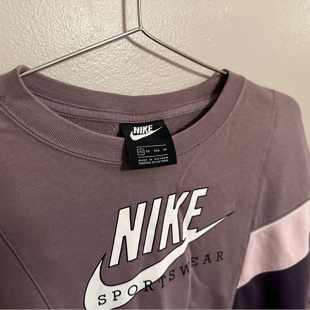 Nike Womens Heritage Colorblocked Sweatshirt